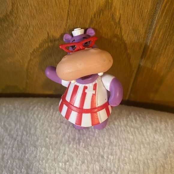 DISNEY DOC McSTUFFINS SHOW HALLIE THE HIPPO CHARACTER PVC FIGURE - Picture 1 of 2